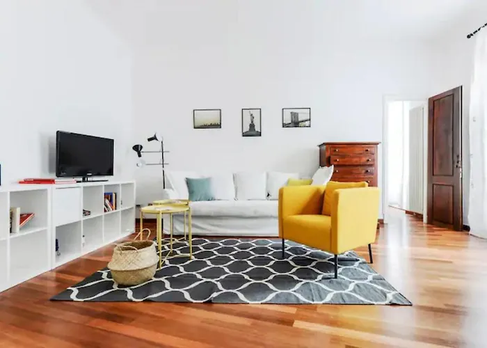 Pagano & Cenacolo Bright Apartment